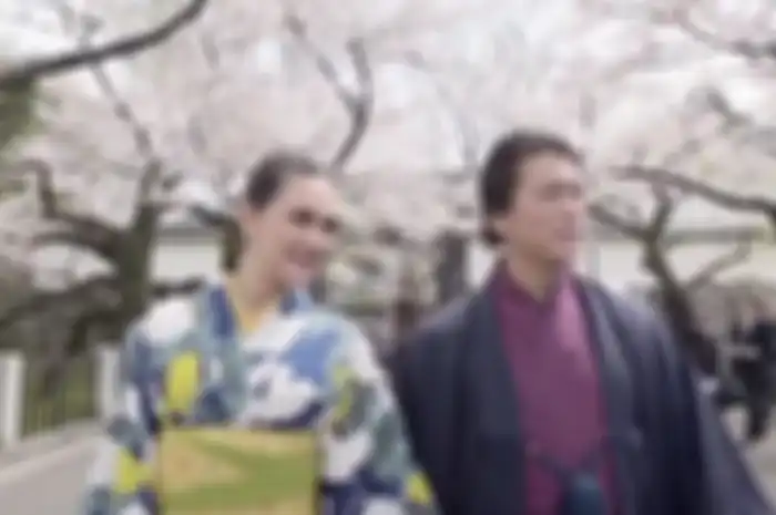 Reino Barack dan Luna Maya pakai kimono