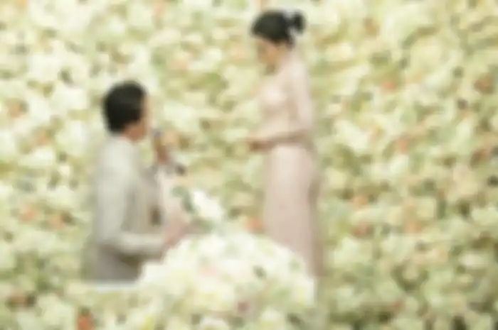 Foto lamaran Reino Barack dan Syahrini