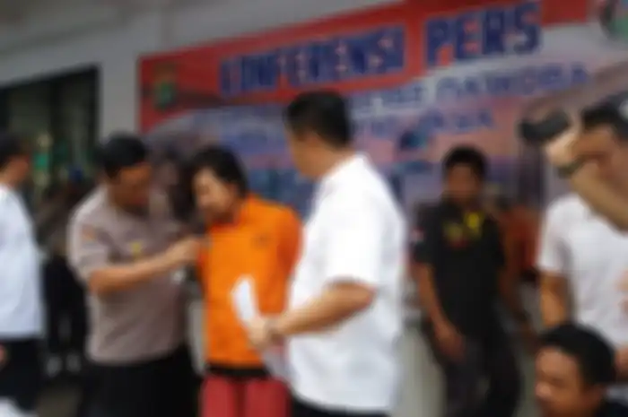 Vokalis Zivilia Zulfikar alias Zul Zivilia terancam hukuman mati karena disebut sebagai tangan kanan bandar narkoba.