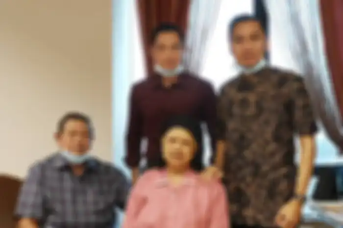 Ani Yudhoyono bersama keluarga