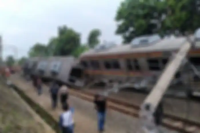 Kereta Api KRL 1722 yang Anjlok di Bogor