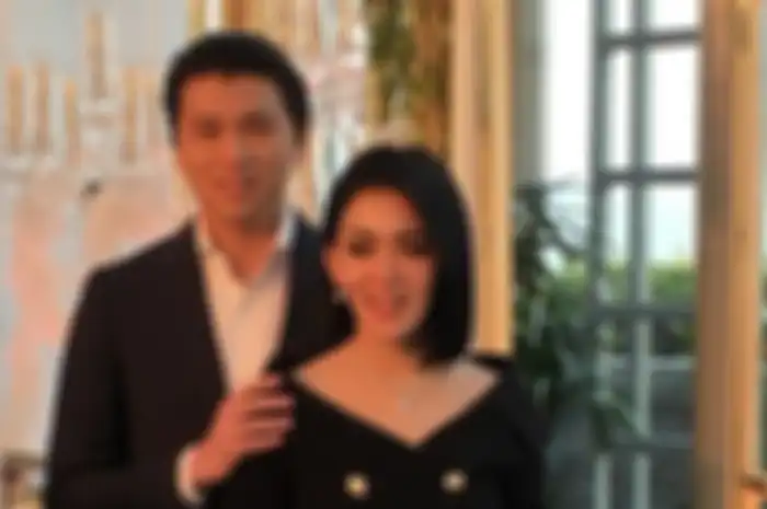 Syahrini dan Reino Barack