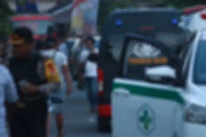 etugas kepolisian berjaga di lokasi terjadinya ledakan yang diduga bom di kawasan Jalan KH Ahmad Dahlan, Pancuran Bambu, Sibolga Sambas, Kota Siboga, Sumatera Utara, Selasa (12/3/2019).