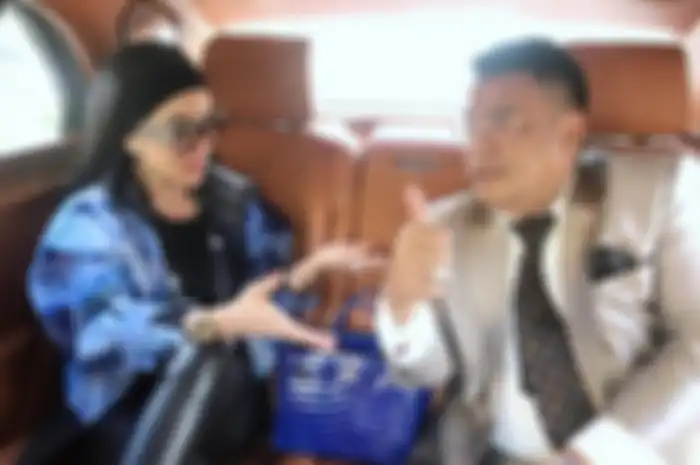 Syahrini, Hotman Paris