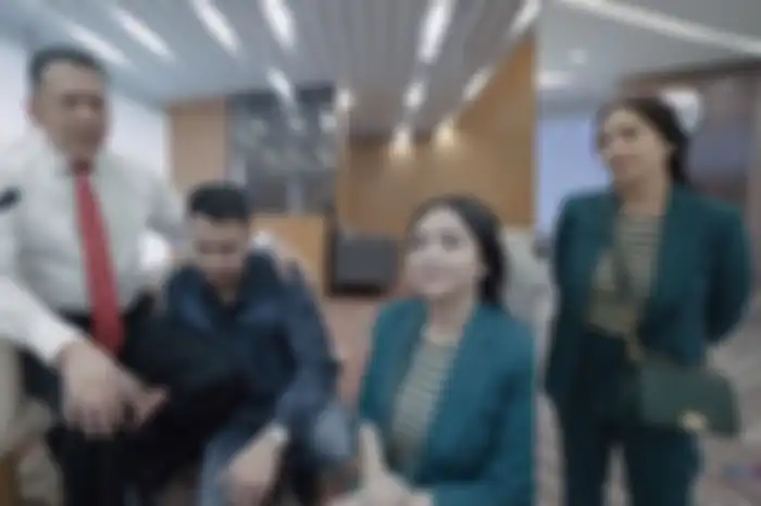 Nagita Slavina Kenakan Tas Mewah Saat Kunjungi Gedung DPR