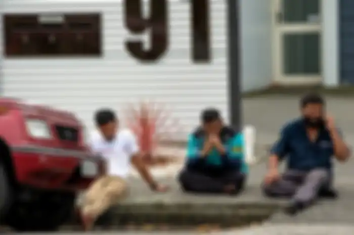 Ketegangan terlihat di luar Masjid Al Noor, Kota Christchurch, Selandia Baru, menyusul insiden penembakan di masjid tersebut, Jumat (15/3/2019). Perdana Menteri Selandia Baru, Jacinda Ardern, dalam keterangannya mengatakan, sedikitnya 40 orang tewas dan 20 lainnya luka parah dalam serangan teror ter