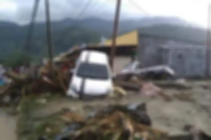 Banjir bandang yang menerjang sembilan kelurahan di Kabupaten Sentani, Papua, Sabtu (16/3).