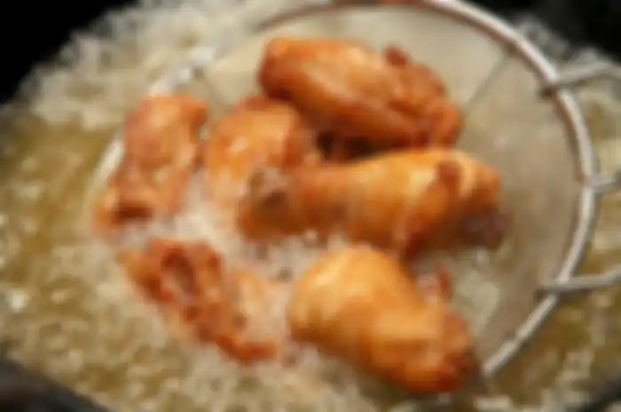 Minyak goreng jangan dipanaskan ulang.