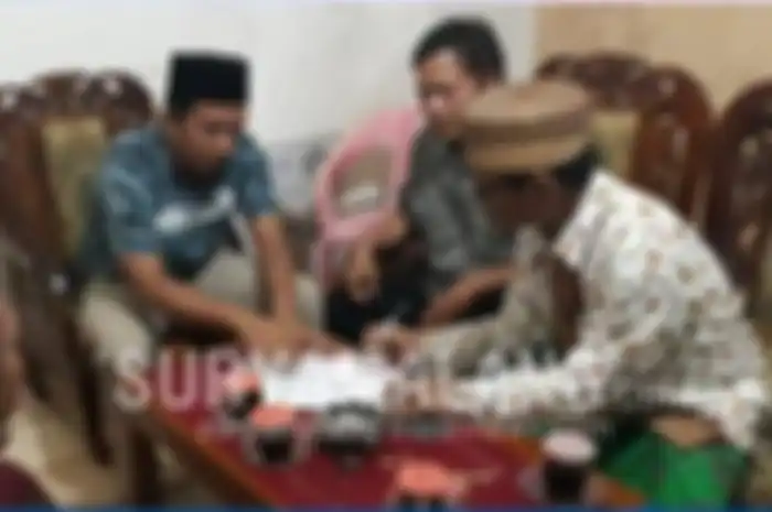 Seorang pria dilaporkan ke polisi oleh mertuanya karena memiliki kelamin yang terlalu besar yang diduga penyebab dari kematian anaknya.