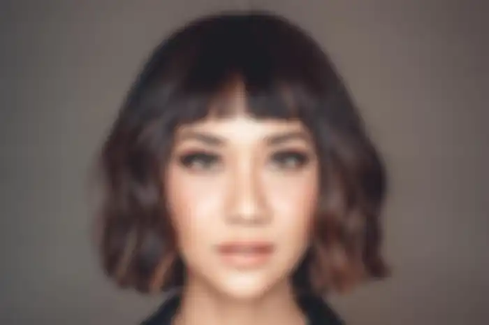 Penampian cantik BCL dengan gaya rambut layaknya Cleopatra dan makeup nude