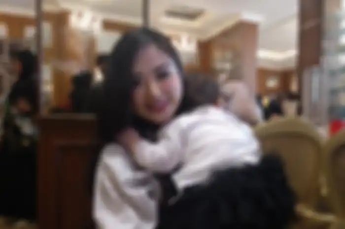 Sempat ngamuk karena nama anaknya dicomot sembarangan, Franda akhirnya minta maaf ke orang tua Zylvechia Kimberly.