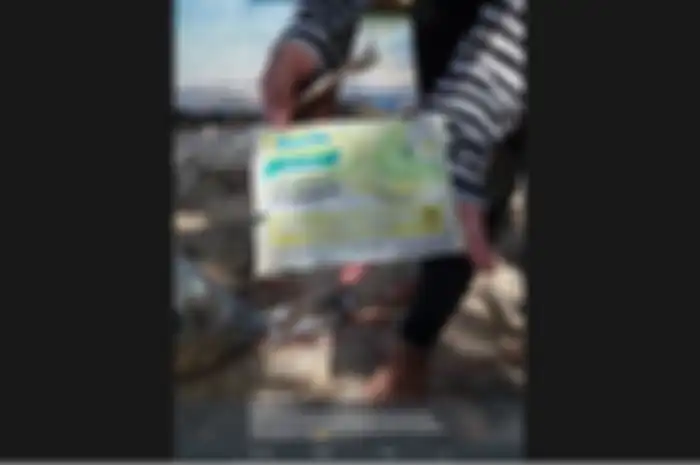 Bungkus Indomie 19 tahun lalu ditemukan utuh di Pantai Sendang Biru, Malang.