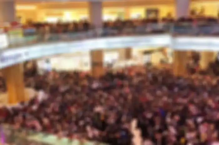 Fan meetup GFRIEND di Lotte Shopping Avenue, Jakarta Selatan, Sabtu (6/4/2019).