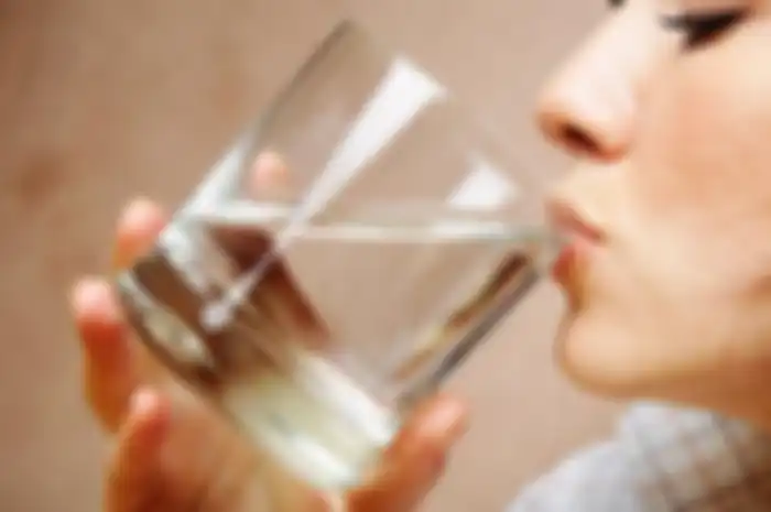 Enggak Nyangka! Ternyata Ini Terjadi Pada Tubuh Saat Minum Air Putih Di Pagi Hari Dalam Keadaan Perut Kosong