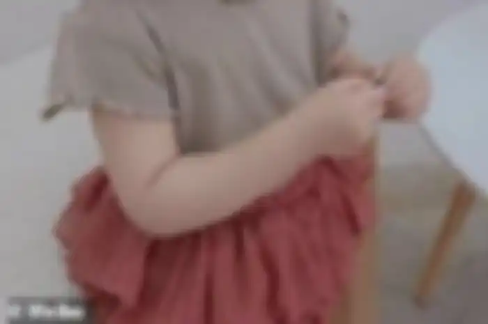 Niu Niu (3), model cilik viral yang disiksa ibunya di depan umum.