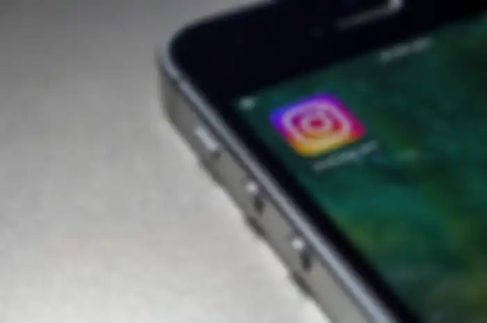 Aplikasi instagram dalam ponsel