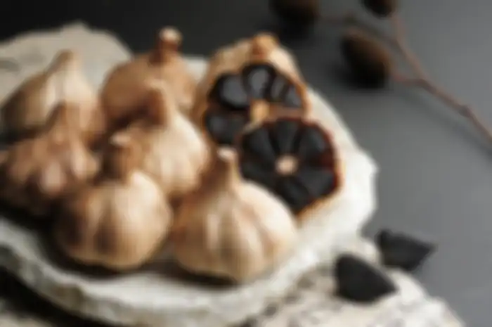 Manfaat mengonsumsi bawang hitam