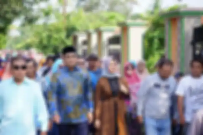 Candra Saputra didampingi istrinya Shinanta Previta Anggraeni (Foto: Kompas.com/Ari Himawan )