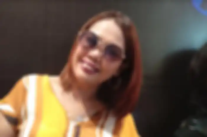  Elly Sugigi