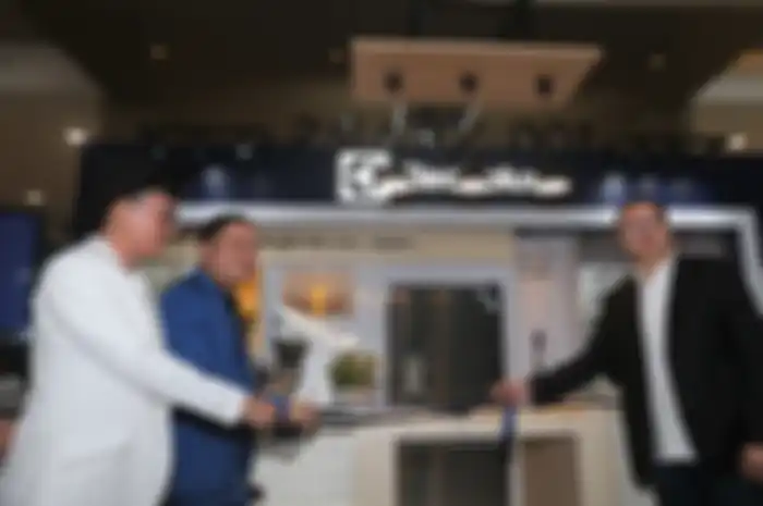 Pembukaan pameran oleh Iffan Suryanto, Presiden Direktur Electrolux Indonesia.