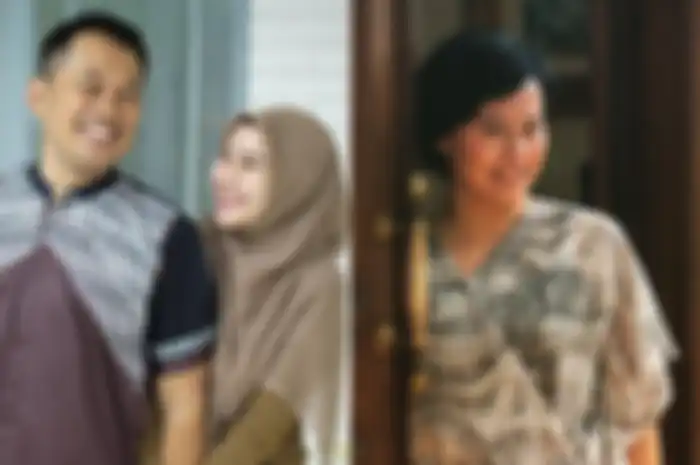 Datang ke wisuda anak, Zaskia akrab bersama mantan istri Hanung