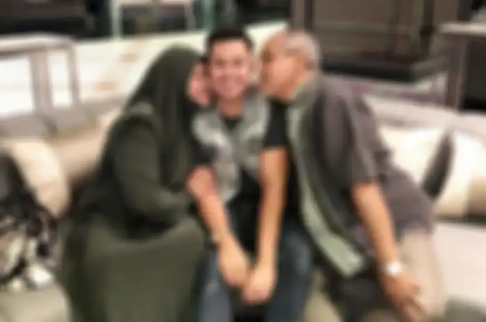 Alha dan kedua orang tuanya