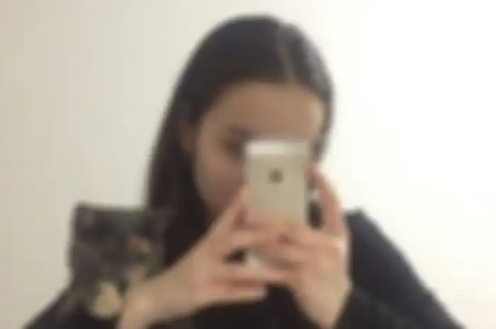 Selfie Jadi Musibah Lagi, Remaja Ini Terpeleset dari Apartemen Lantai 10 dan Tetap Posting!