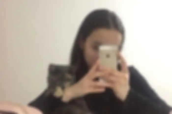 Berniat untuk mendapat hasil selfie yang sempurna, seorang gadis akhirnya terjatuh dari ketinggian 30 meter.
