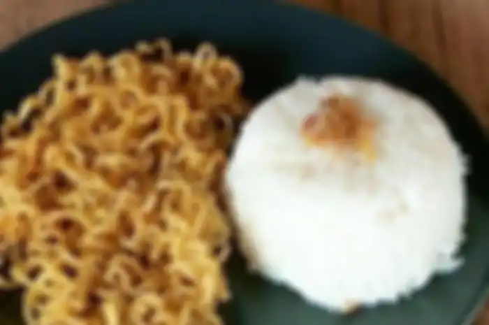Hindari konsumsi mie instan campur nasi. Percepat sakit diabetes.