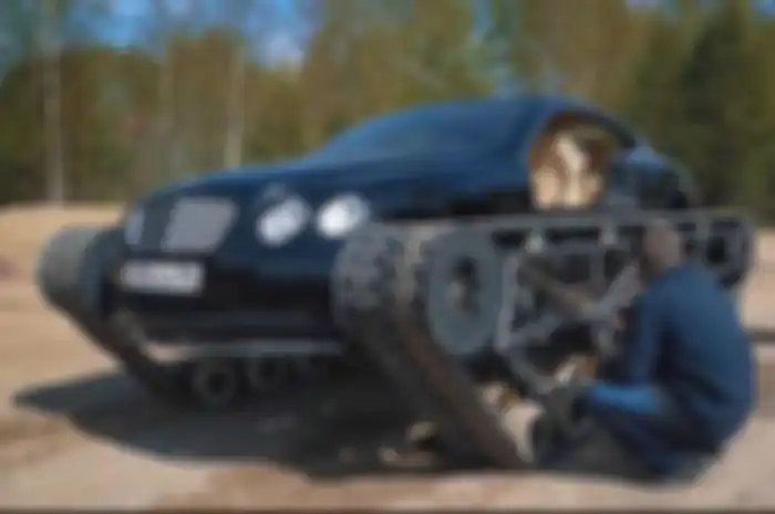 Mobil Bentley yang dimodif jadi semi tank