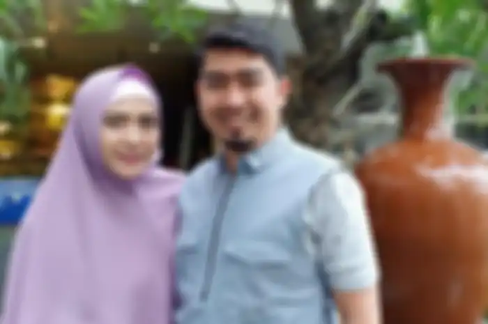 Ustaz Solmed dan April Jasmine