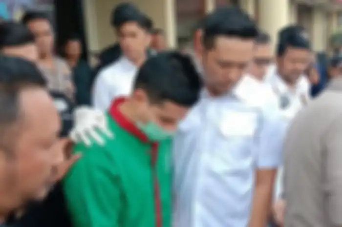 Steve Emmanuel menjalani persidangan