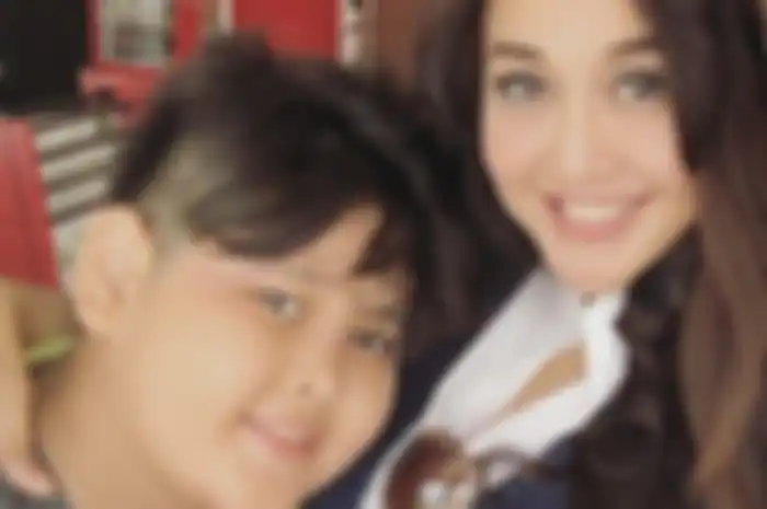 Paramitha Rusady dan putranya