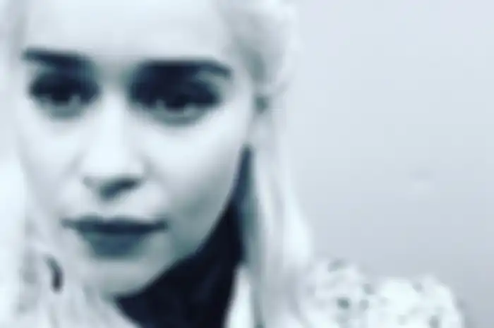 Emilia Clarke sebagai 