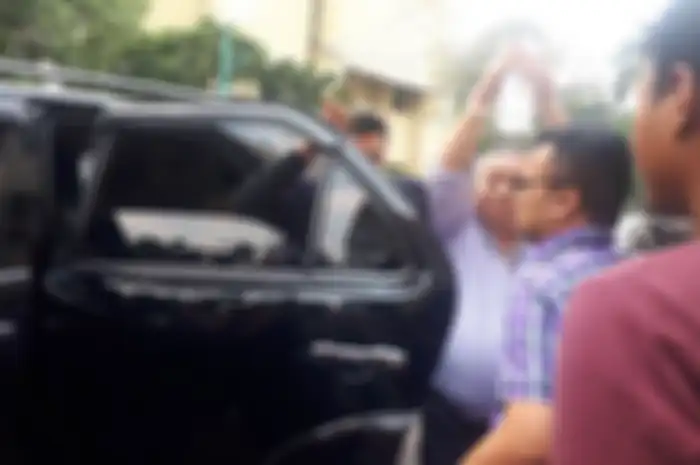 Lieus Sungkharisma dijempu paksa polisi, Senin (20/5/2019) atas dugaan penyebaran berita bohong dan makar. (Foto: Kompas.com/ Rindi Nuris Verarosdela)  