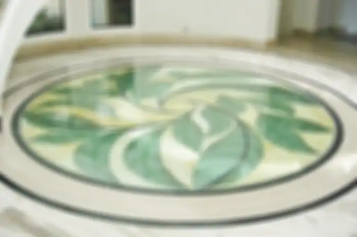 Contoh aplikasi kaca inlay pada lantai.