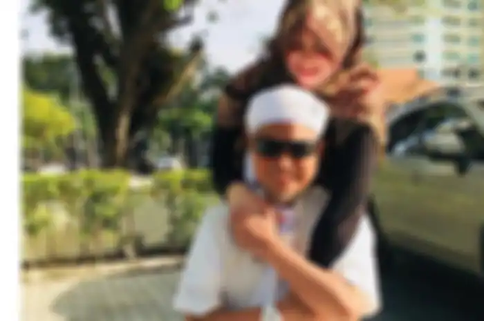 Ustaz Arifin Ilham dan Yuni sang istri (Instagram yuni_syahla_aceh)