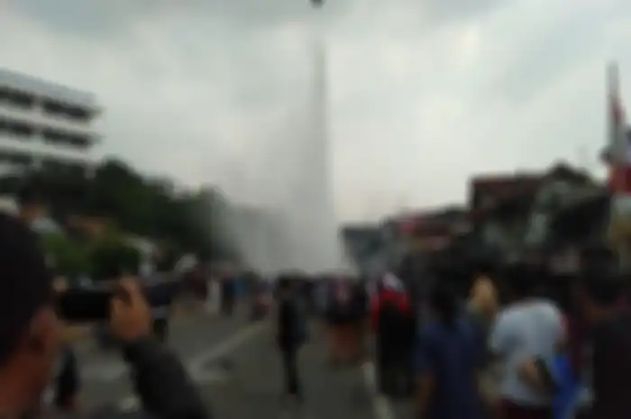 Helikopter Memadamkan Api di Jalan Jati Baru Raya, Tanah Abang, Jakarta Pusat, Rabu (22/5/2019)