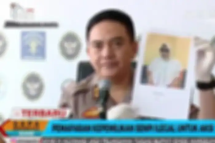 Irjen Muhammad Iqbal menunjukkan foto tersangka AV (Tangkap layar Kompas TV)