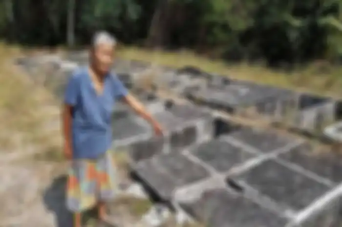Pemakaman bayi yang dibongkar