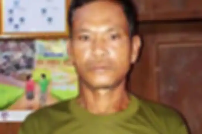 Seorang ayah di Kamboja tega memperkosa dua putrinya yang masih remaja berusia 19 tahun dan 14 tahun. 