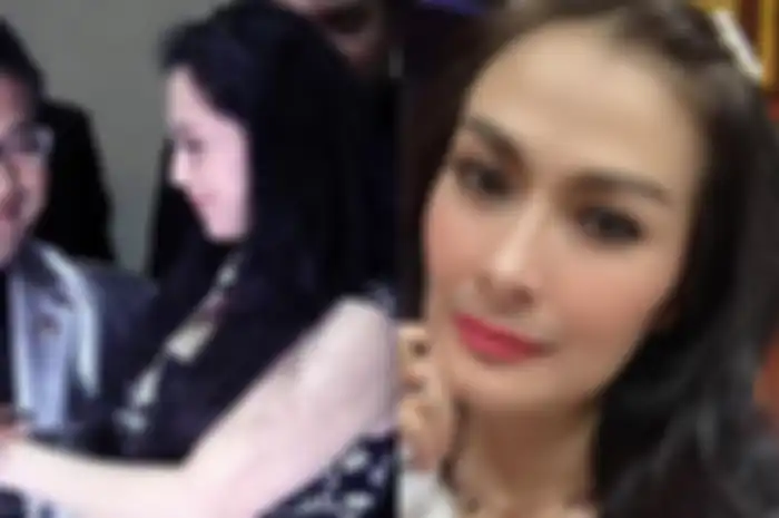 Hotman Paris, Meriam Bellina dan Iis Dahlia