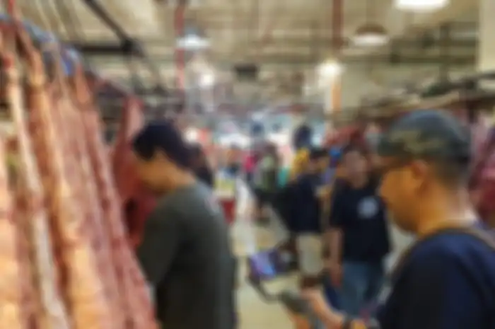 Membuat cerita jurnalistik dengan smartphone atau teknik mobile videography amatlah mudah. Pasar tradisional bisa jadi tempat berlatih yang baik. 