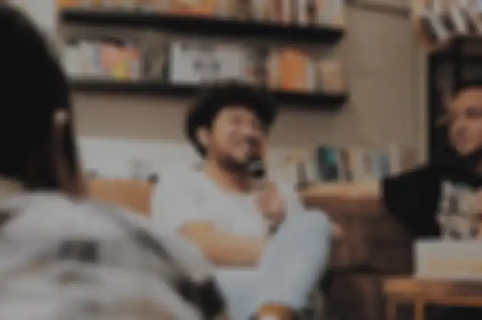 Dalam sesi obrol di Kios Ojo Keos kali ini (29/05), Iga Massardi beserta Kunto Aji berbagi cerita tentang pengalaman mereka melawan fenomena tersebut yang bertajukkan “Kiat Kiat Menghindari Kutukan Album Kedua,” yang dipandu oleh Danilla Riyadi. 