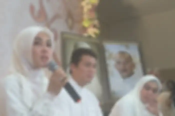 Syahrini saat ditemui Grid.ID bersama Reino Barack di kawasan Masjid Az Zikra, Bogor, Jawa Barat, Sabtu (1/6/2019).