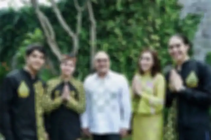 Maia dan Irwan beserta AL, EL, Dul