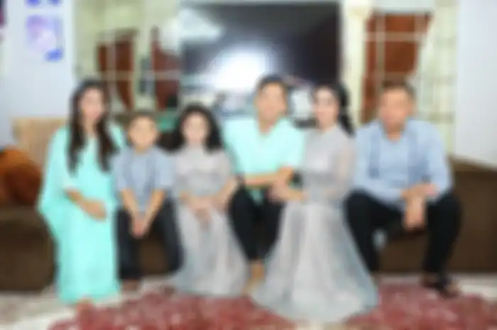Aurel Hermansyah dan Azriel Hermansyah berkunjung ke rumah Krisdayanti dan Raul Lemos saat Lebaran
