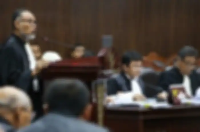 Ketua Tim Hukum Prabowo Subianto - Sandiaga Uno, Bambang Widjojanto saat sidang perdana sengketa pilpres 2019 di Gedung Mahkamah Konstitusi, Jakarta, Jumat (14/6/2019). 