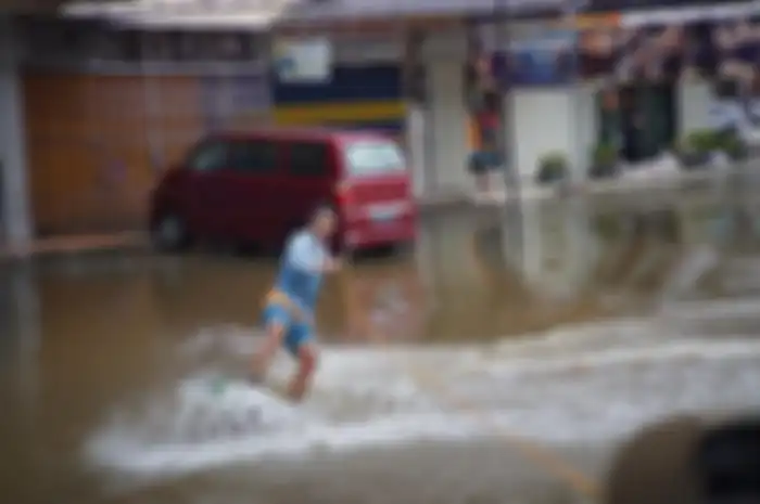 Muhammad Fahri Ramadhan, atlet wakeboard yang turut serta dalam aksi protes banjir di Samarinda.