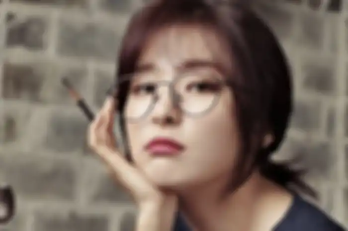Seulgi 'Red Velvet' pakai kacamata